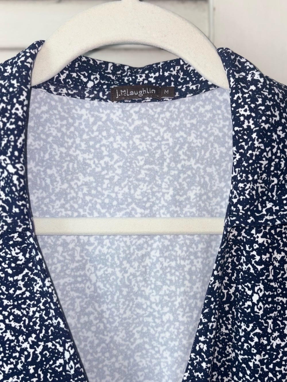 J. McLaughlin Catalina Cloth Wrap Dress M Navy White Stretch Travel - Picture 3 of 6